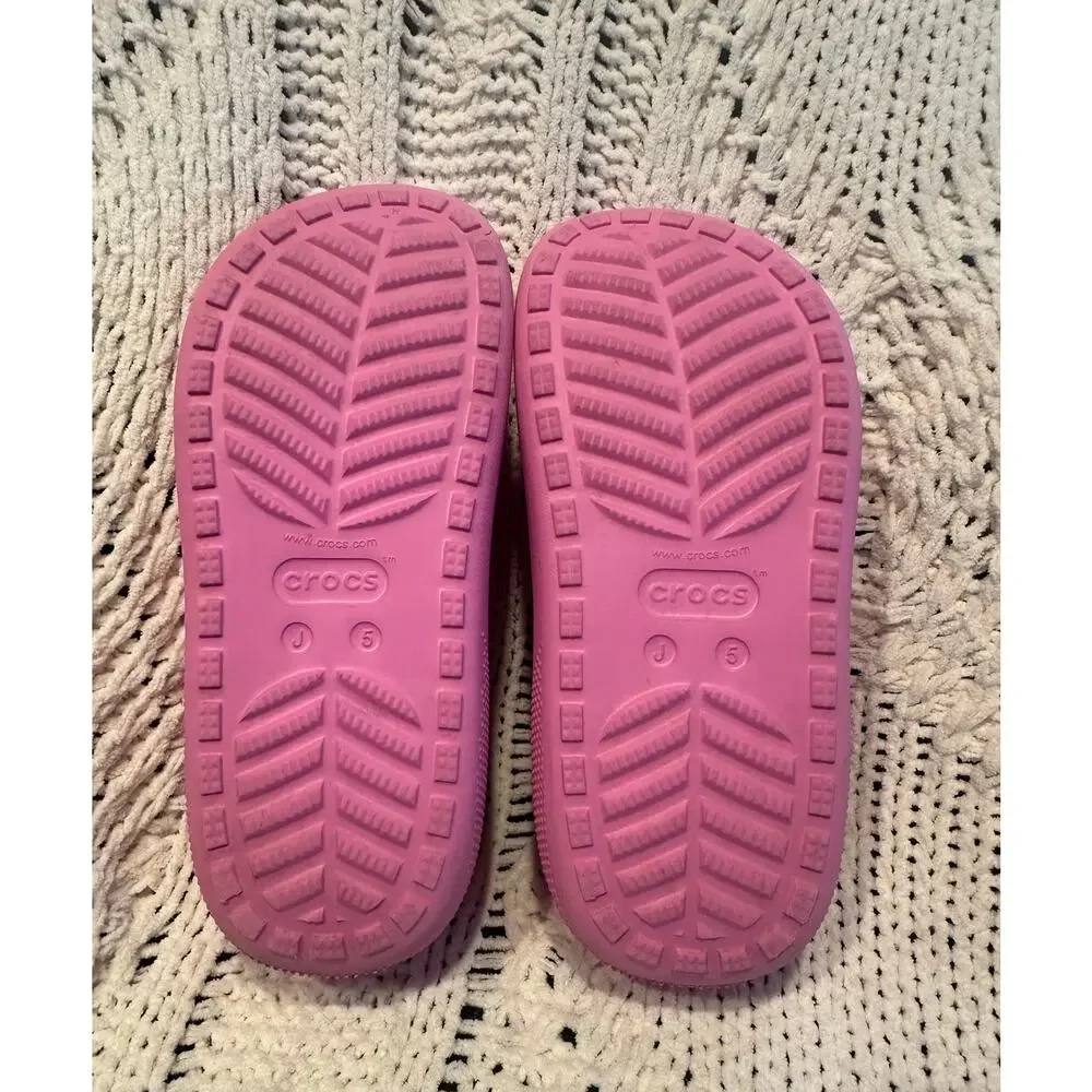 Crocs Classic Crush Clogs Pink Juniors Size 5 Barbie Pink beach pool travel vacy